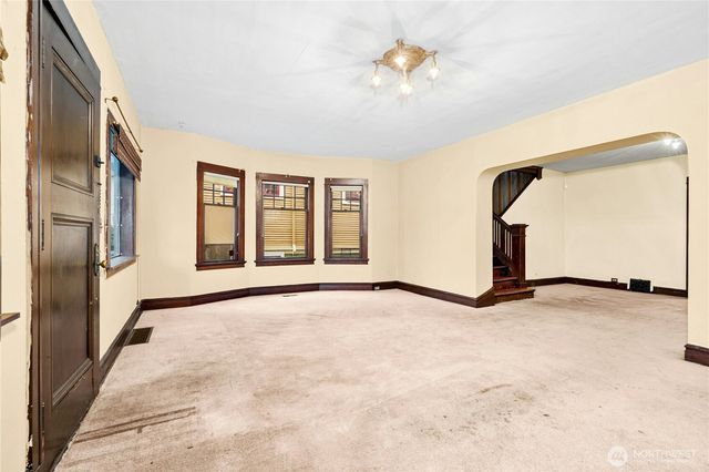 206 32nd Avenue, Seattle, WA 98122