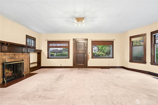 206 32nd Avenue, Seattle, WA 98122