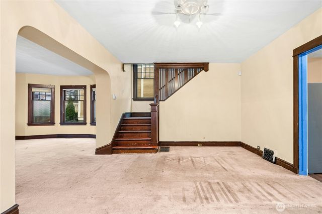 206 32nd Avenue, Seattle, WA 98122