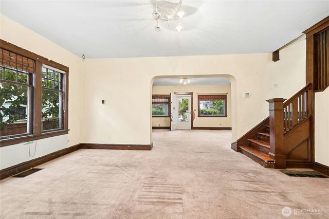 206 32nd Avenue, Seattle, WA 98122