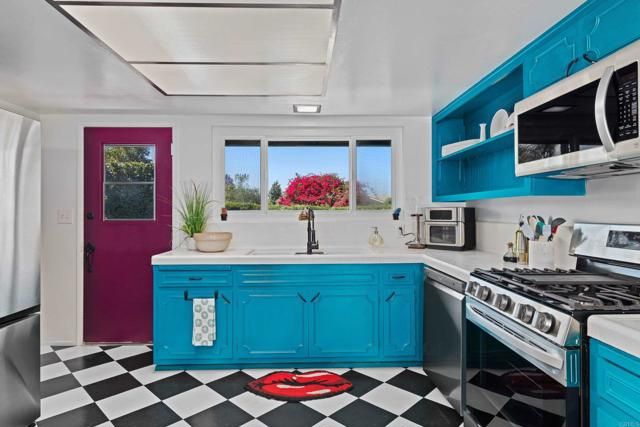 111 Avocado, Escondido, CA 92025