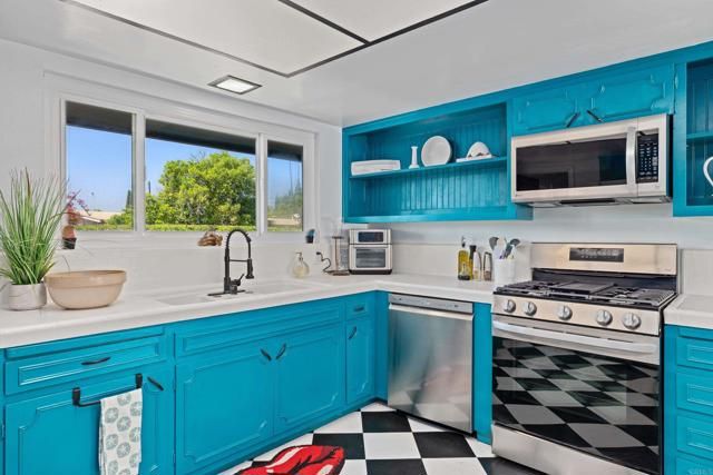 111 Avocado, Escondido, CA 92025