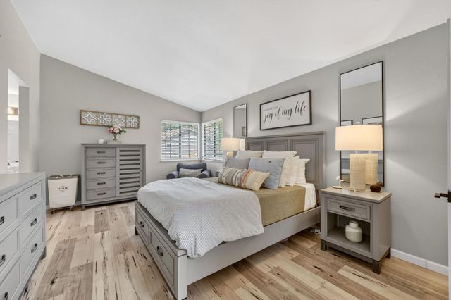 8165 Rose Vine Ln, Fair Oaks, CA 95628