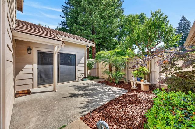 8165 Rose Vine Ln, Fair Oaks, CA 95628