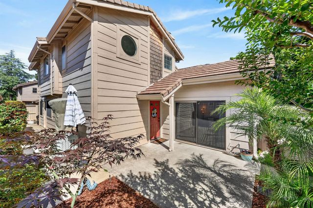 8165 Rose Vine Ln, Fair Oaks, CA 95628