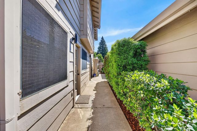 8165 Rose Vine Ln, Fair Oaks, CA 95628