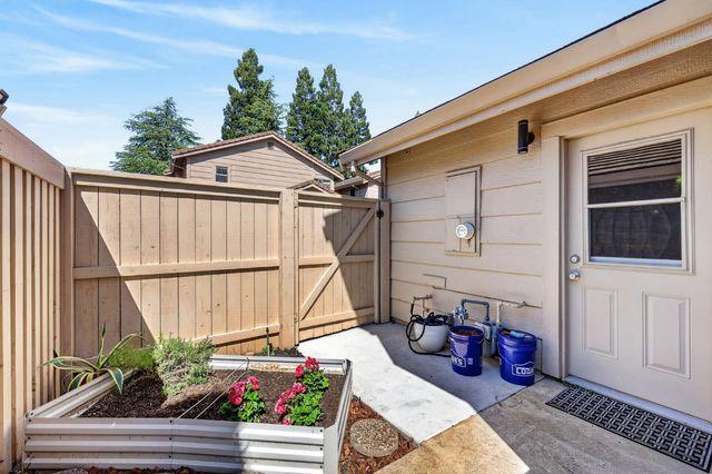 8165 Rose Vine Ln, Fair Oaks, CA 95628