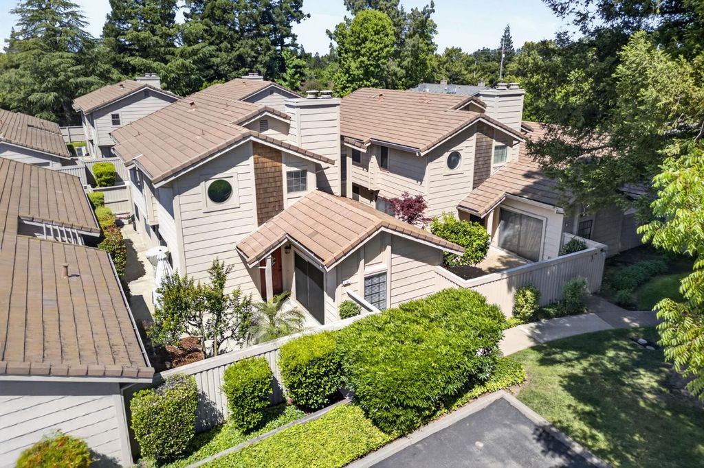 8165 Rose Vine Ln, Fair Oaks, CA 95628