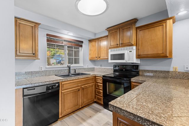 241 NE Savage Street, Grants Pass, OR 97526