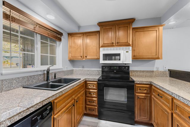 241 NE Savage Street, Grants Pass, OR 97526
