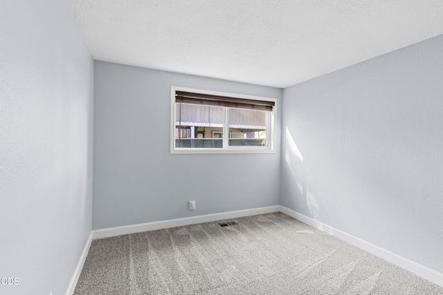 241 NE Savage Street, Grants Pass, OR 97526