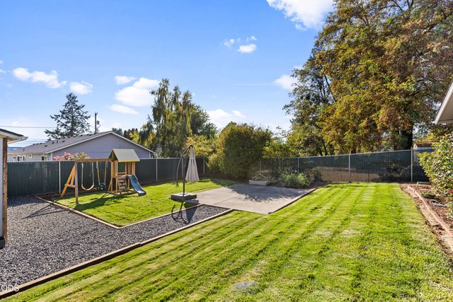241 NE Savage Street, Grants Pass, OR 97526