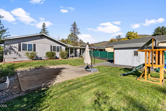 241 NE Savage Street, Grants Pass, OR 97526