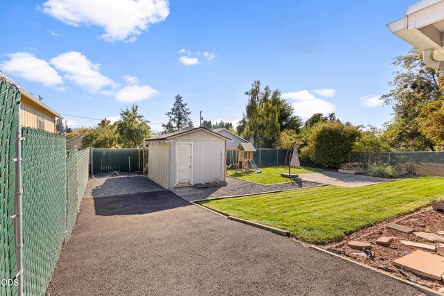 241 NE Savage Street, Grants Pass, OR 97526