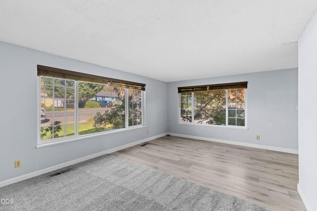 241 NE Savage Street, Grants Pass, OR 97526