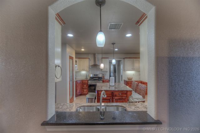 9934 S Maybelle Avenue, Jenks, OK 74037