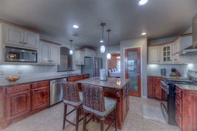 9934 S Maybelle Avenue, Jenks, OK 74037