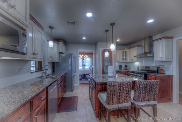 9934 S Maybelle Avenue, Jenks, OK 74037