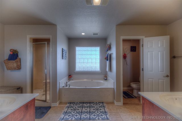 9934 S Maybelle Avenue, Jenks, OK 74037