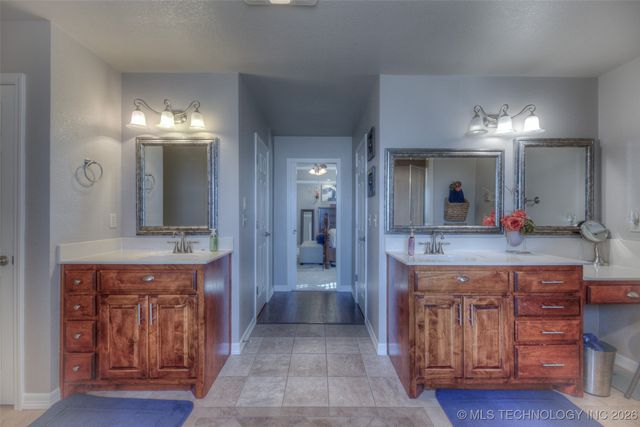 9934 S Maybelle Avenue, Jenks, OK 74037