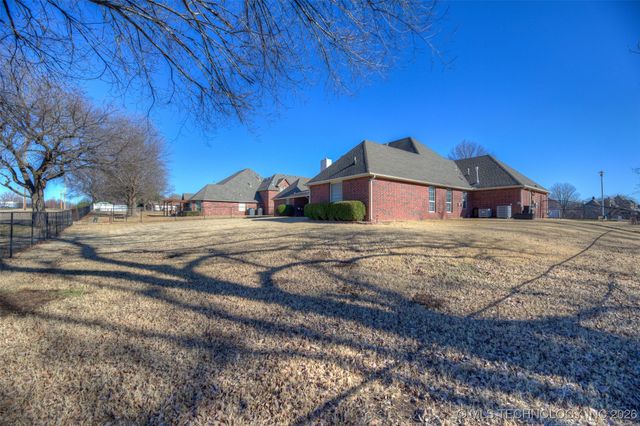 9934 S Maybelle Avenue, Jenks, OK 74037