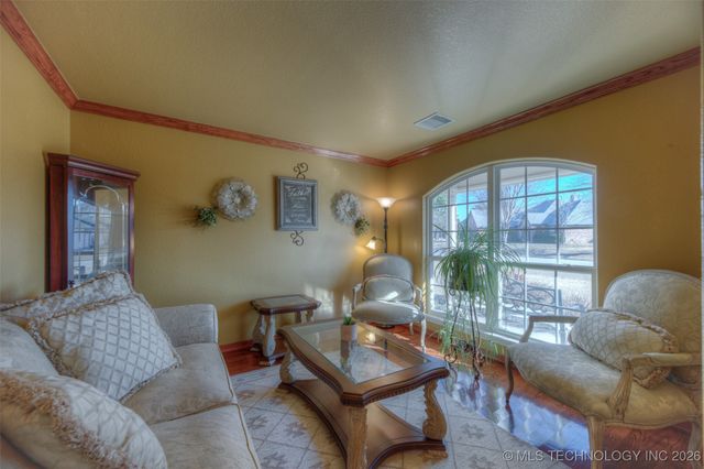 9934 S Maybelle Avenue, Jenks, OK 74037