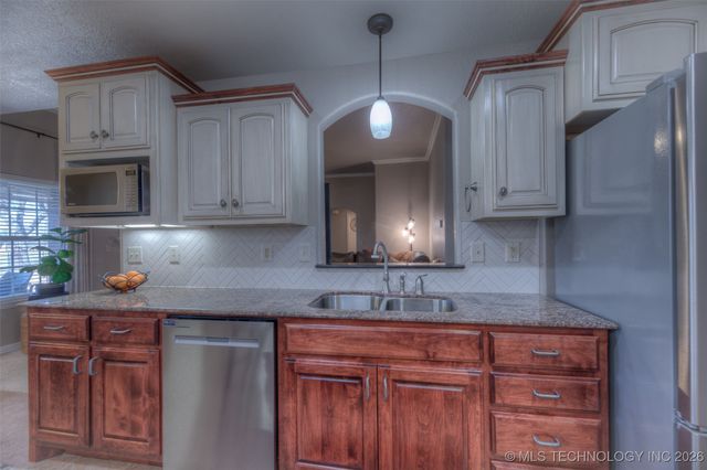 9934 S Maybelle Avenue, Jenks, OK 74037