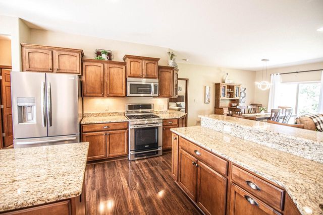 3028 Tanglewood DRIVE, Waukesha, WI 53189