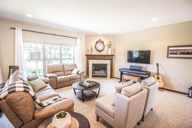 3028 Tanglewood DRIVE, Waukesha, WI 53189