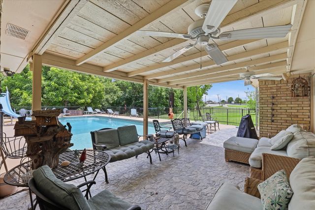 334 N Maxwell Creek Road, Murphy, TX 75094