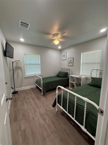 3610 Newton Dr, Pasadena, TX 77503