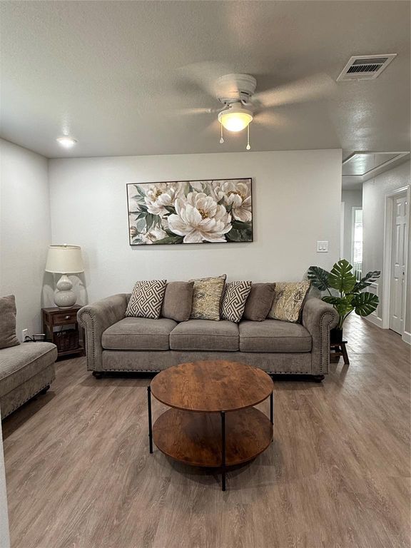 3610 Newton Dr, Pasadena, TX 77503