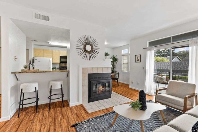 8185 Mountain View Dr C, Pleasanton, CA 94588