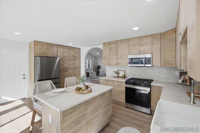 8837 Betelgeuse, San Diego, CA 92126