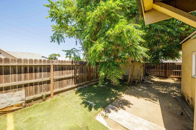 130 Almond Ave, Manteca, CA 95337