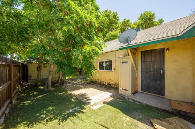 130 Almond Ave, Manteca, CA 95337