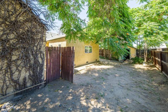 130 Almond Ave, Manteca, CA 95337