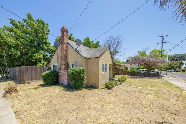 130 Almond Ave, Manteca, CA 95337