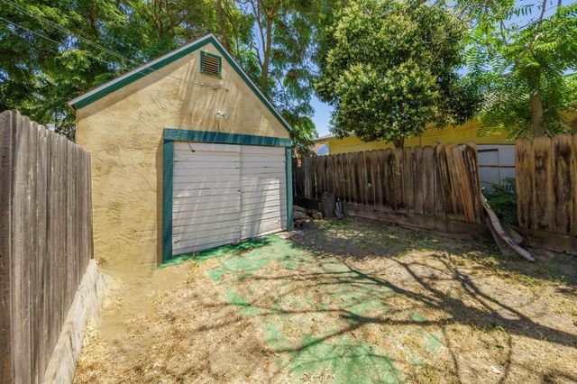 130 Almond Ave, Manteca, CA 95337