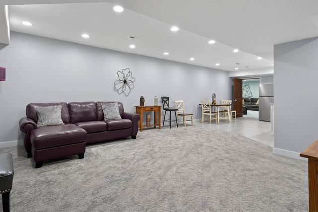 947 W Gilbert Drive, Evansdale, IA 50707