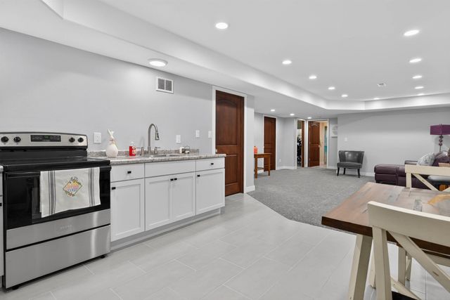 947 W Gilbert Drive, Evansdale, IA 50707