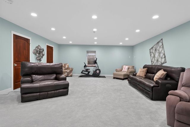 947 W Gilbert Drive, Evansdale, IA 50707