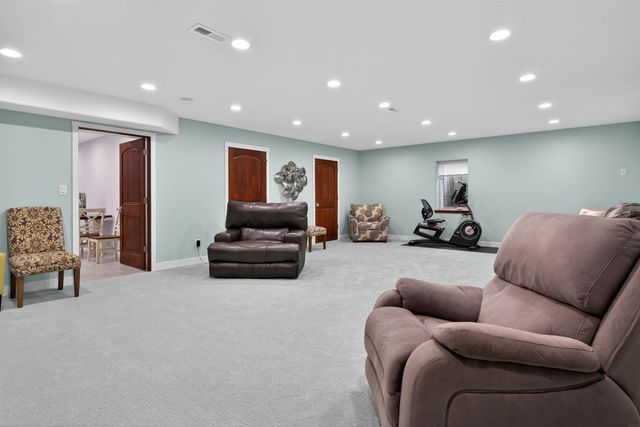 947 W Gilbert Drive, Evansdale, IA 50707