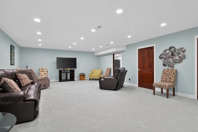 947 W Gilbert Drive, Evansdale, IA 50707