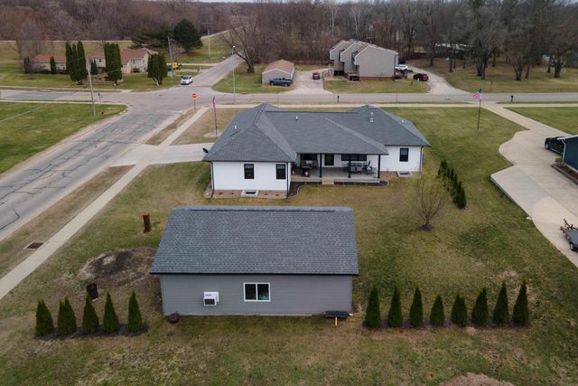 947 W Gilbert Drive, Evansdale, IA 50707