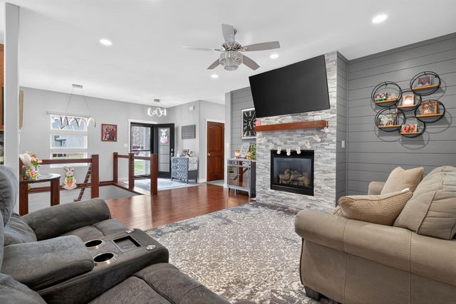 947 W Gilbert Drive, Evansdale, IA 50707