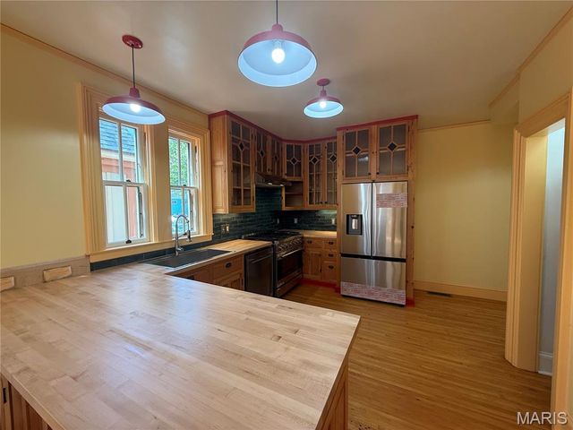 221 N 6th, Hannibal, MO 63401