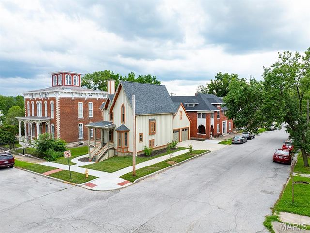 221 N 6th, Hannibal, MO 63401