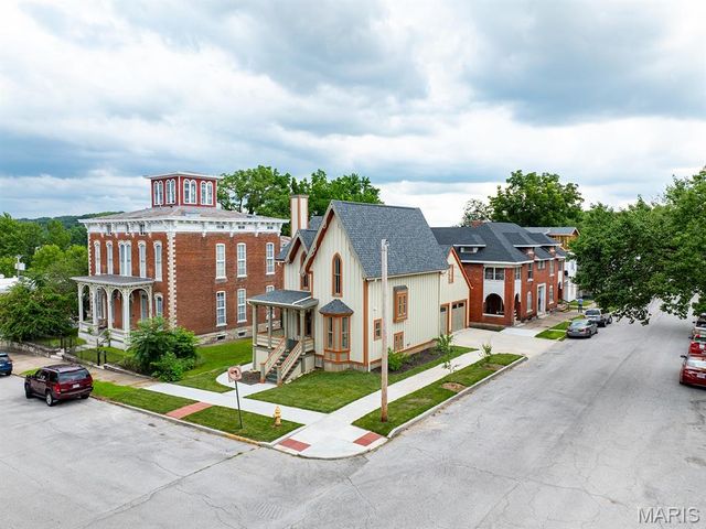 221 N 6th, Hannibal, MO 63401