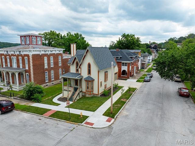 221 N 6th, Hannibal, MO 63401